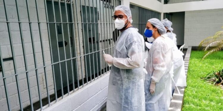 Força-Tarefa Covid-19 da UFS realiza testagem na Cadeia Pública de Estância