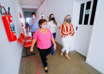 Gracinha Garcez verifica estrutura e serviços do Hospital e Maternidade Amparo de Maria