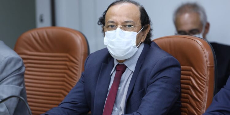 Deputado Dr. Vanderbal defende vacinação para proteger as crianças contra a Covid-19