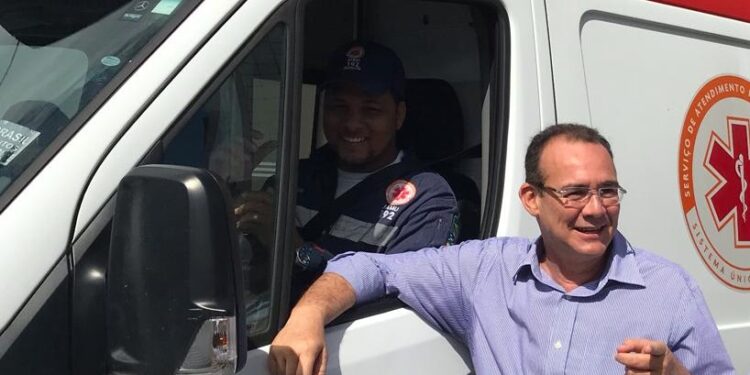 Zezinho Sobral destina emenda para compra de ambulância do Samu para Laranjeiras