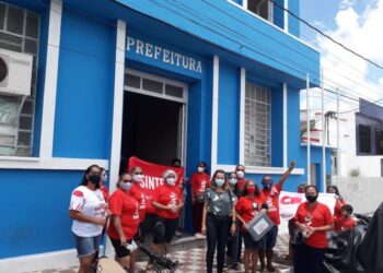 Neópolis: professores fazem ato e cobram audiência sobre atualização do piso