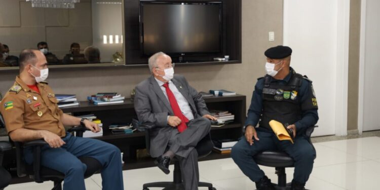 Luciano Bispo recebe representantes da PM e Corpo de Bombeiros