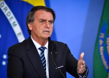 Bolsonaro diz que ausência em depoimento da PF foi ‘decisão do advogado’