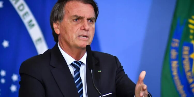 Bolsonaro diz que ausência em depoimento da PF foi ‘decisão do advogado’