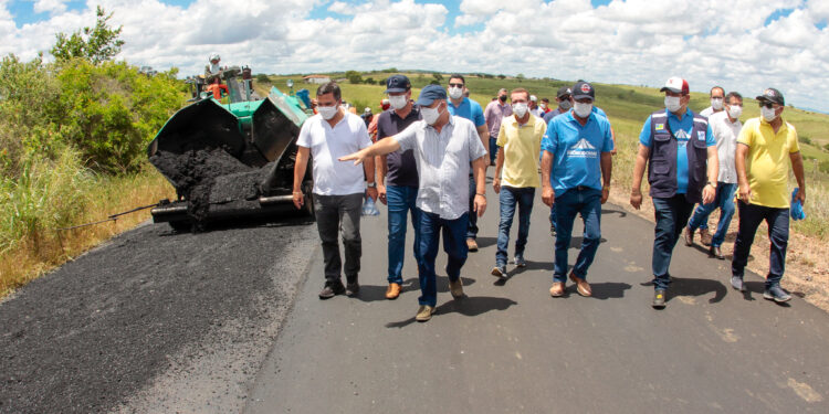 Belivaldo destaca importância da rodovia que liga Monte Alegre a Porto da Folha para agropecuária e turismo do Sertão sergipano