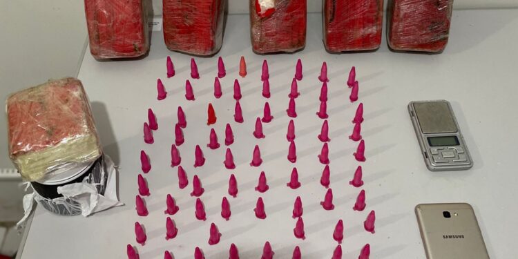 PC prende homem em flagrante por tráfico de drogas e apreende 6kg de cocaína em Estância