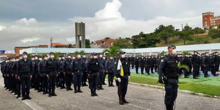 Polícia Militar realiza Formatura Matinal para alunos dos cursos de formação