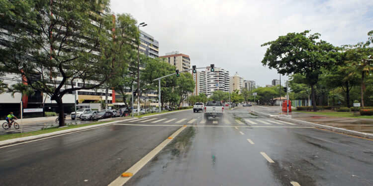 Com alerta de chuva para as próximas 48h, Prefeitura de Aracaju  mantém equipes em atenção