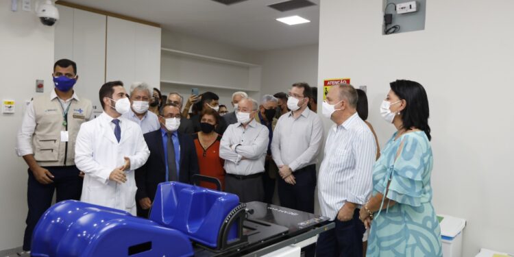 Deputados prestigiam reinauguração de setores do Hospital Cirurgia