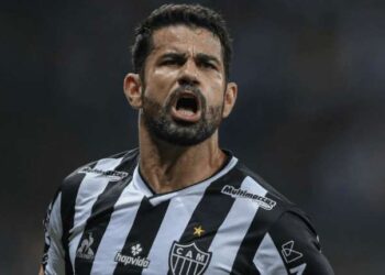 Tio de Diego Costa diz que Corinthians “deu para trás” em negociação por causa da reação da torcida
