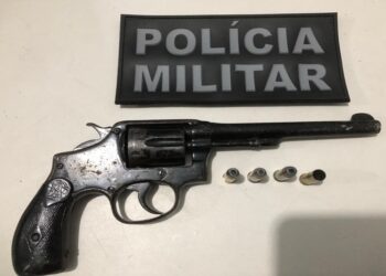 PM apreende arma de fogo com casal em Nossa Senhora do Socorro