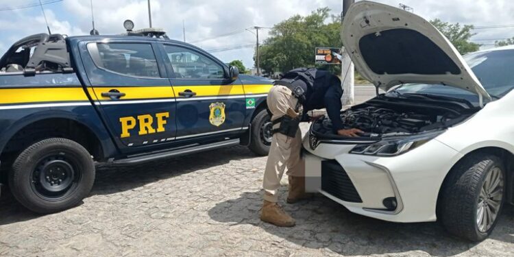 PRF recupera na BR-235 veículo roubado no Rio de Janeiro/RJ