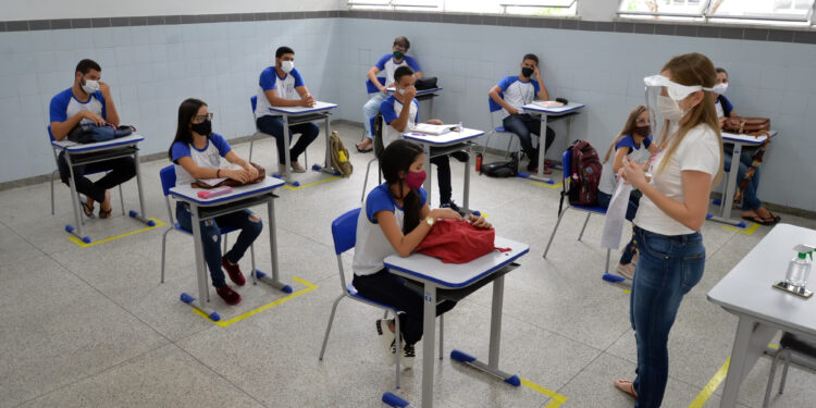 Seduc abre processo seletivo para as 14 novas escolas de ensino médio em tempo integral