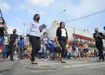 Brasil registra 74,1 mil novos casos de covid-19 e 121 mortes