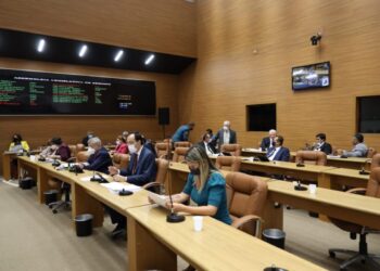 Aprovadas gratificações da Educação em projeto do Executivo