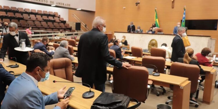 Deputados aprovam Projeto de Lei do TCE na área de acervo processual
