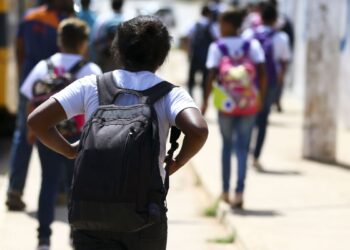 Censo Escolar: mais de 650 mil crianças saíram da escola em três anos