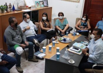 Prefeito de Itabaiana, Adailton Sousa, reúne secretários para explanar o AgroShow
