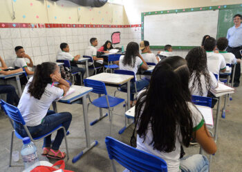 Governo de Sergipe amplia oferta do ensino em tempo integral para turmas do 9º ano do Fundamental