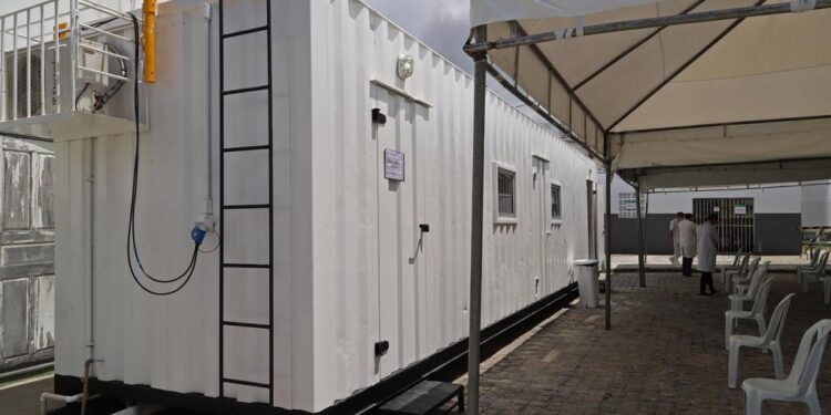 PMA instala contêiner de síndrome gripal no Fernando Franco