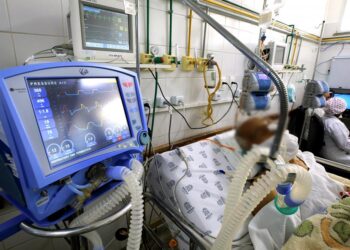 Em Aracaju, 56% dos idosos internados por covid estão com dose de reforço atrasada