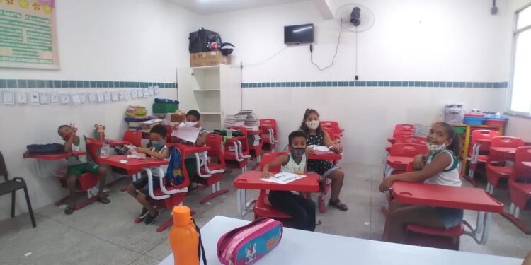 Escolas municipais realizam aulas de reforço durante período de férias