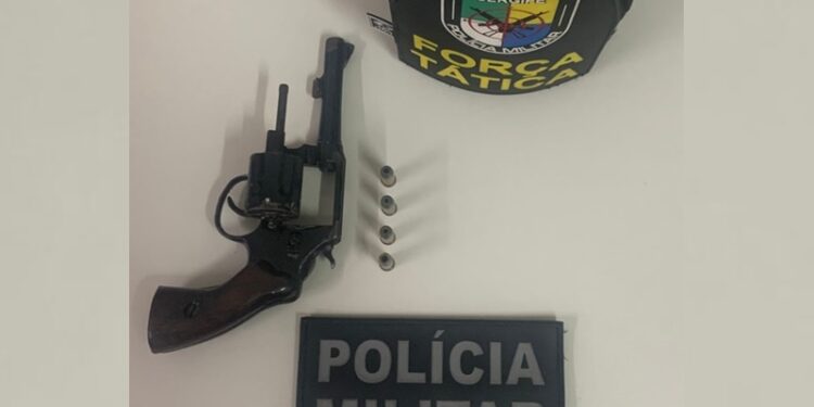 PM apreende arma de fogo e motocicleta roubada em Nossa Senhora do Socorro