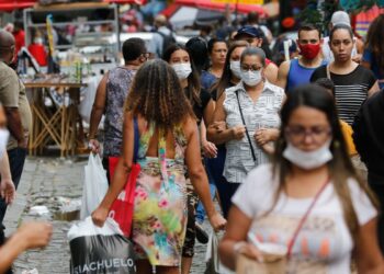 Covid-19: Brasil tem 23,2 milhões de casos e 621,5 mil mortes