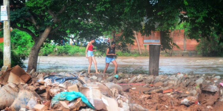 Sobe para 24 número de mortos devido às chuvas em Minas Gerais
