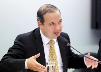 Valadares Filho afirma que é preciso buscar alternativas para amparar as micro e pequenas empresas