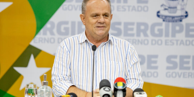 Governo de Sergipe vai reajustar salário para servidores em até 34,44%