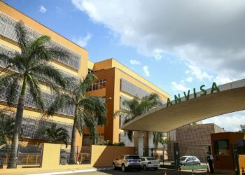 Anvisa autoriza o primeiro autoteste de covid-19 que faz uso da saliva