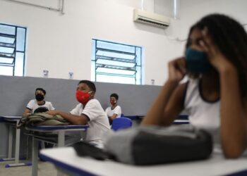 Prevenção à covid-19 na volta às aulas depende da comunidade escolar