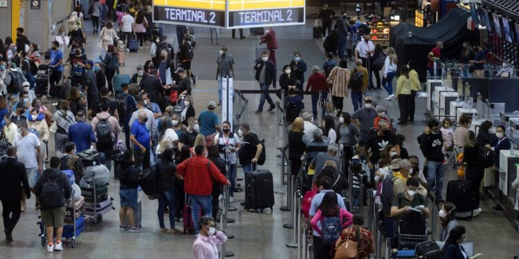 Rodoviárias e aeroportos esperam mais passageiros durante o carnaval