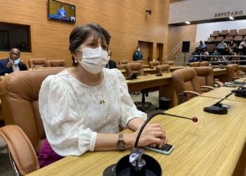 Deputada apela por ajuda à comunidade ribeirinha afetada pela alta vazão da hidrelétrica de Xingó