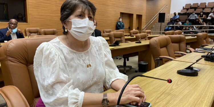 Deputada apela por ajuda à comunidade ribeirinha afetada pela alta vazão da hidrelétrica de Xingó