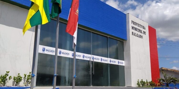 Prefeitura municipal de  Salgado paga mais dois salários atrasados deixados pela gestão anterior