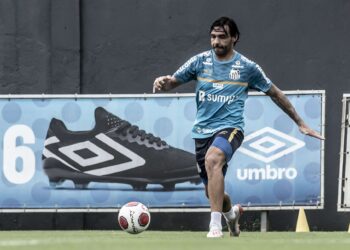 Ricardo Goulart aparece no BID e pode fazer sua estreia contra o Corinthians