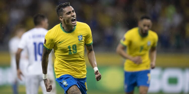 Em noite de experiências, Brasil goleia o Paraguai nas Eliminatórias