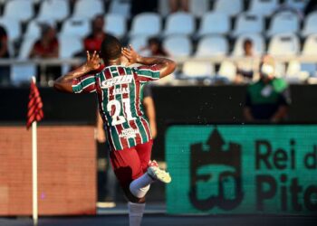 Fluminense é letal e supera Flamengo no primeiro clássico do Carioca