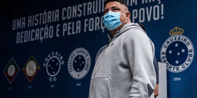Com Ronaldo ‘de olho’, Cruzeiro monitora mercado por reforços de ‘peso’ para a Série B