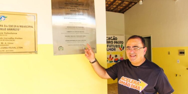 Prefeitura entrega o terceiro prédio escolar reformado dentro do Programa Acelera Simão Dias
