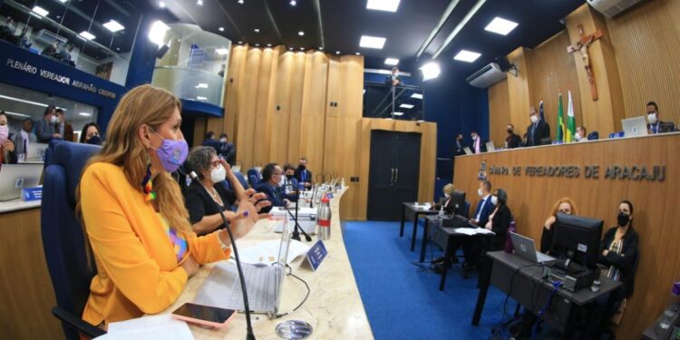 Linda Brasil reforça a importância da derrubada do veto à emenda de Energia Solar em Prédios Públicos de Aracaju