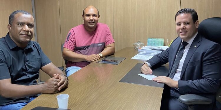Rodrigo Valadares destina emendas para sistema de iluminação de Propriá