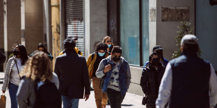 Especialista diz que é preciso se preparar agora para próxima variante