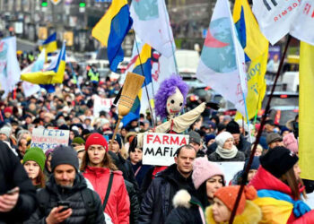 Pesquisadores afirmam que não existe distância segura contra o coronavírus