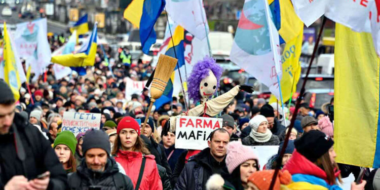 Pesquisadores afirmam que não existe distância segura contra o coronavírus