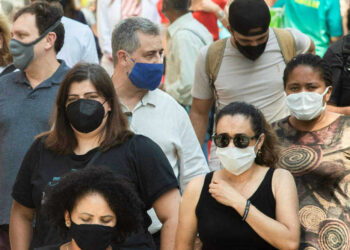 Ômicron representa quase 96% dos casos positivos de covid-19 identificados no Brasil