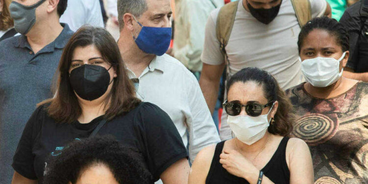 Ômicron representa quase 96% dos casos positivos de covid-19 identificados no Brasil