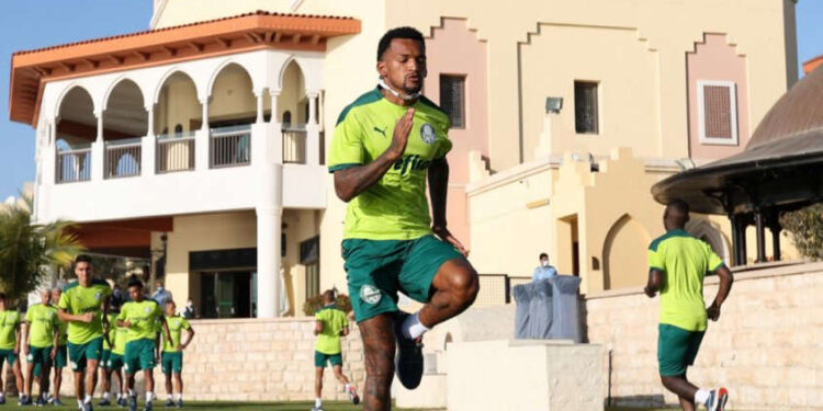 Palmeiras inicia terceiro dia em Abu Dhabi de olho nas situações de Piquerez e Veron